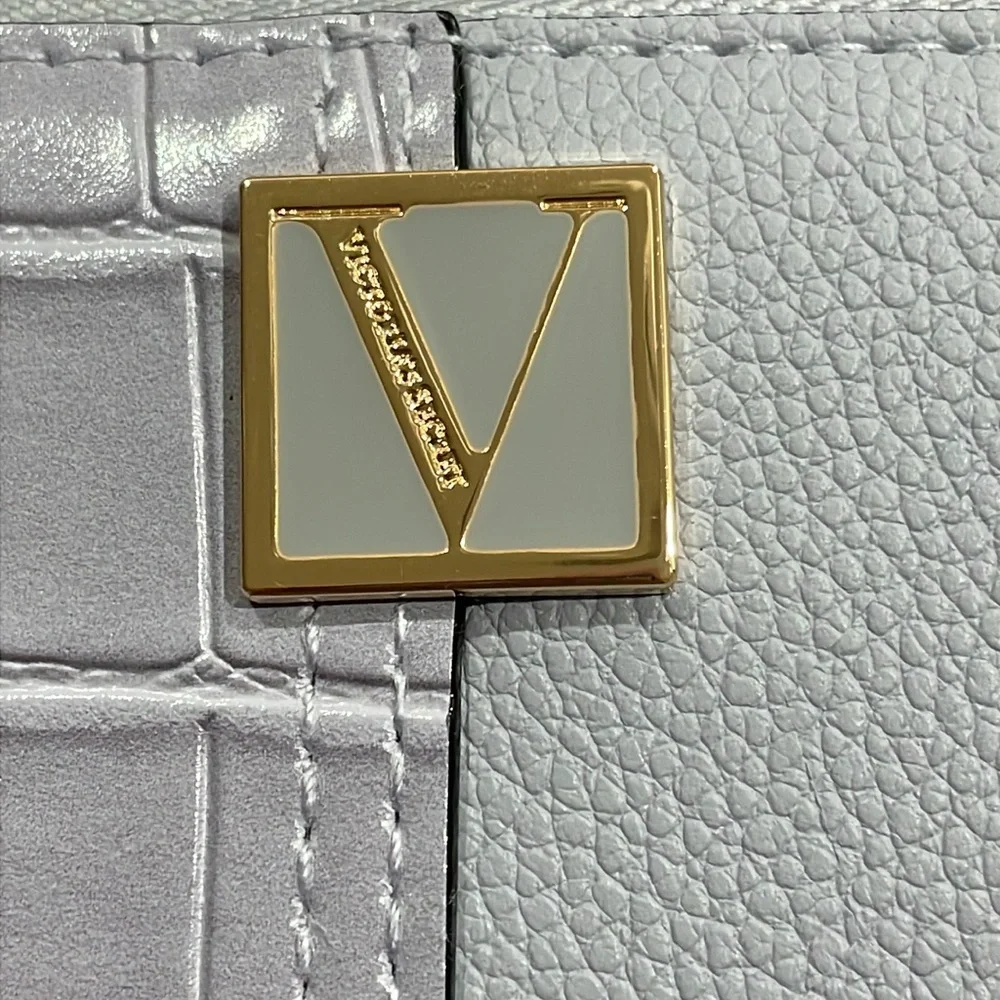 Victoria’s Secret Faux Leather and Faux Crocodile Zip Around Wallet NWT - Picture 5 of 13